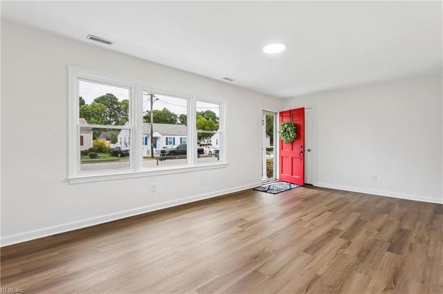 23 Laurel DR, Hampton, VA 23669
