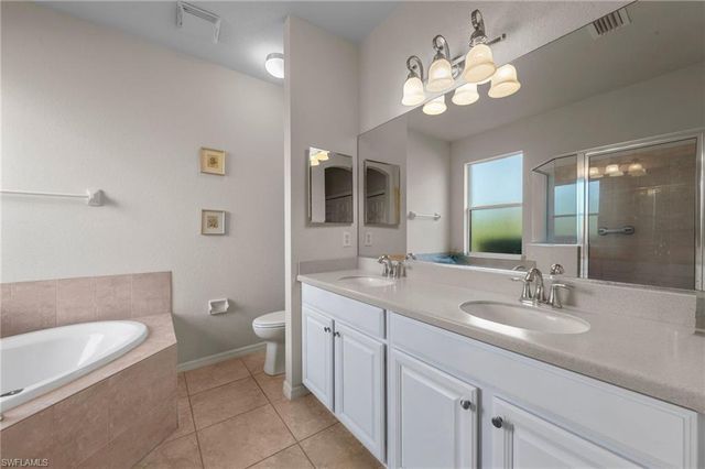 21800 Belvedere LN, Estero, FL 33928