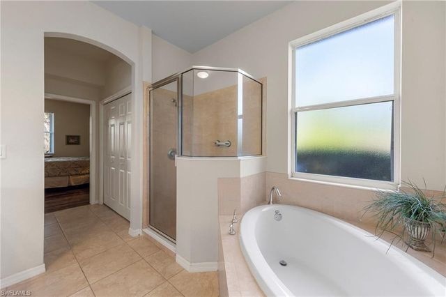 21800 Belvedere LN, Estero, FL 33928