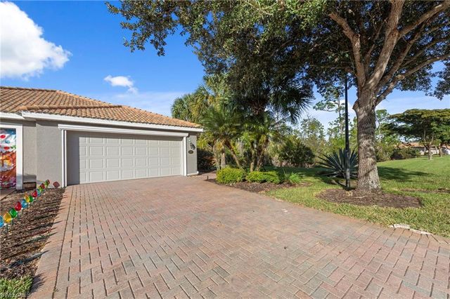 21800 Belvedere LN, Estero, FL 33928