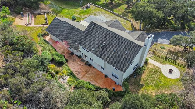 17705 Pond Derosa Lane, Salinas, CA 93907