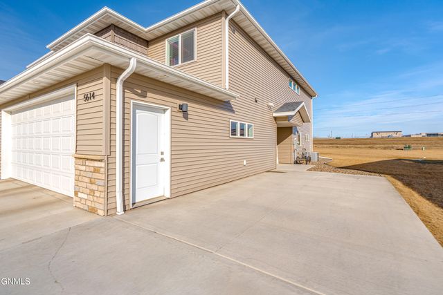 5614 Iron Drive, Bismarck, ND 58503 property photo