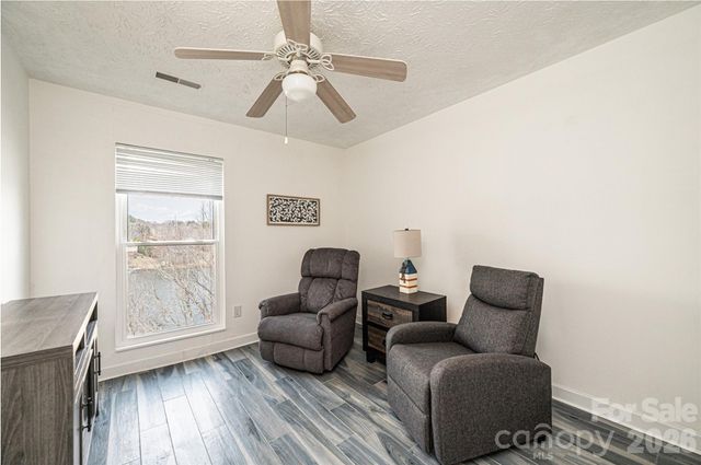 1050 21st Avenue NW 60, Hickory, NC 28601