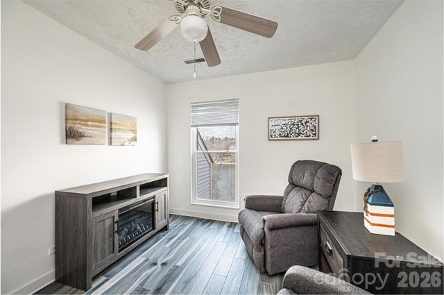 1050 21st Avenue NW 60, Hickory, NC 28601