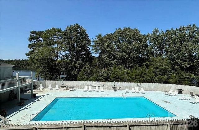 1050 21st Avenue NW 60, Hickory, NC 28601