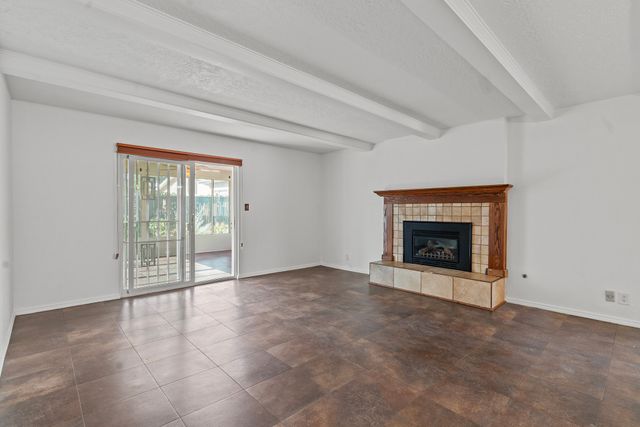 6345 Avenida La Costa NE, Albuquerque, NM 87109