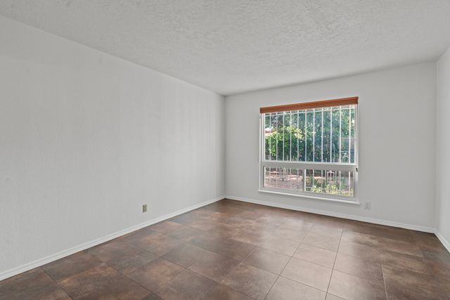 6345 Avenida La Costa NE, Albuquerque, NM 87109