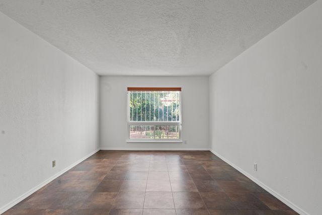 6345 Avenida La Costa NE, Albuquerque, NM 87109