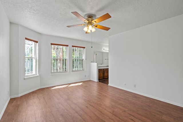 6345 Avenida La Costa NE, Albuquerque, NM 87109