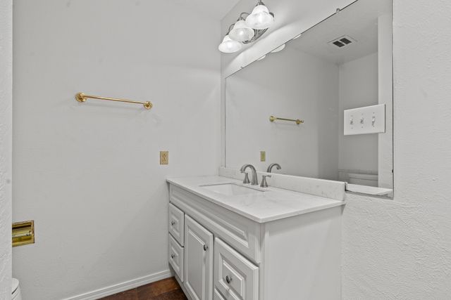 6345 Avenida La Costa NE, Albuquerque, NM 87109