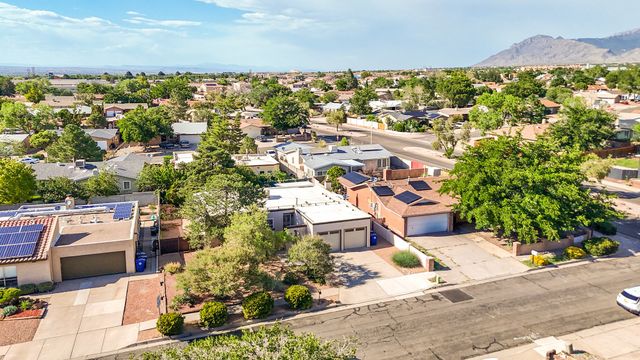 6345 Avenida La Costa NE, Albuquerque, NM 87109