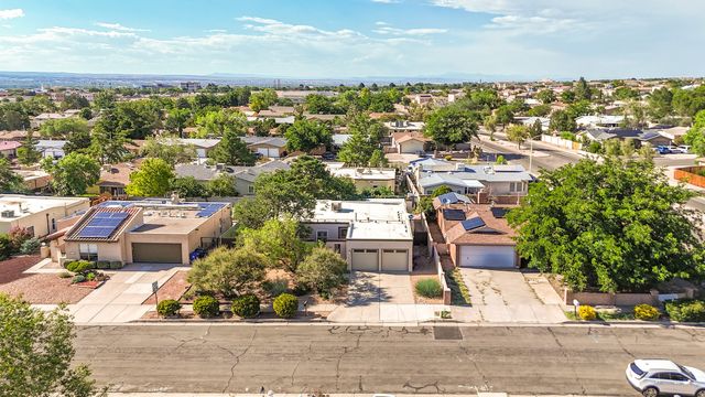 6345 Avenida La Costa NE, Albuquerque, NM 87109