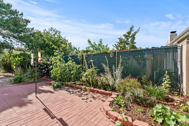 6345 Avenida La Costa NE, Albuquerque, NM 87109