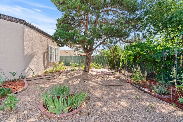 6345 Avenida La Costa NE, Albuquerque, NM 87109