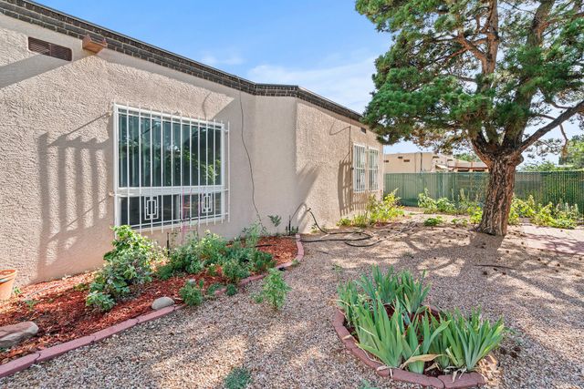 6345 Avenida La Costa NE, Albuquerque, NM 87109