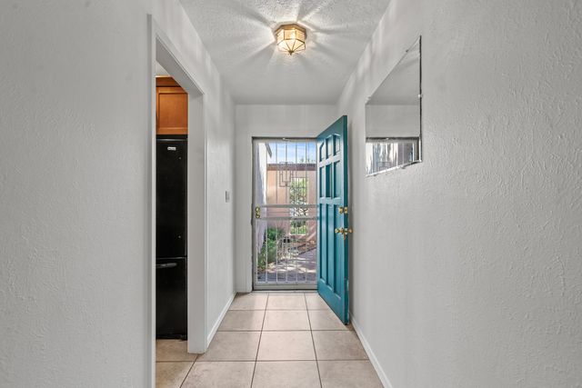 6345 Avenida La Costa NE, Albuquerque, NM 87109