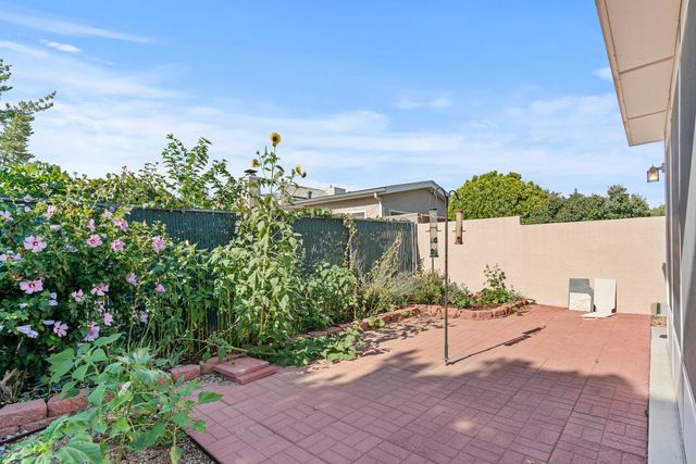 6345 Avenida La Costa NE, Albuquerque, NM 87109