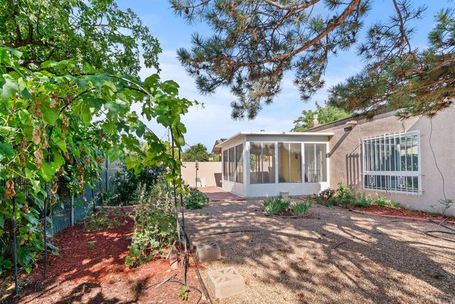 6345 Avenida La Costa NE, Albuquerque, NM 87109