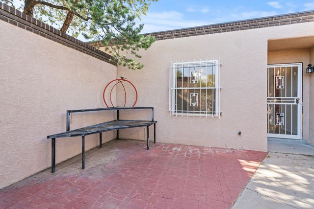 6345 Avenida La Costa NE, Albuquerque, NM 87109