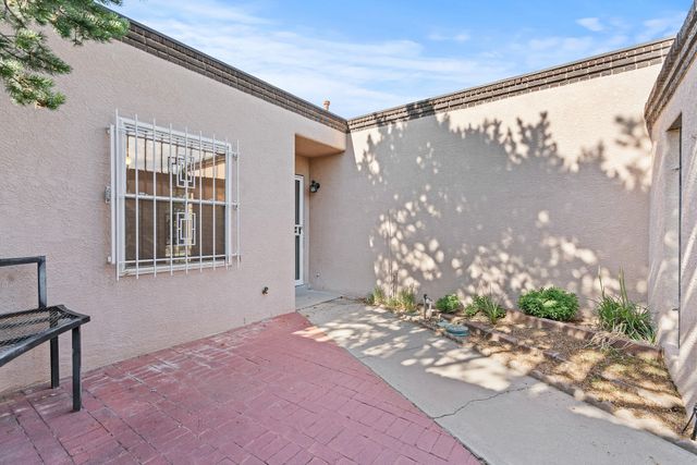 6345 Avenida La Costa NE, Albuquerque, NM 87109
