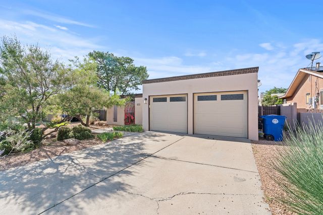 6345 Avenida La Costa NE, Albuquerque, NM 87109