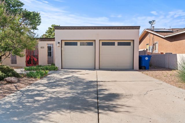 6345 Avenida La Costa NE, Albuquerque, NM 87109