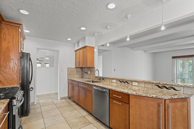 6345 Avenida La Costa NE, Albuquerque, NM 87109