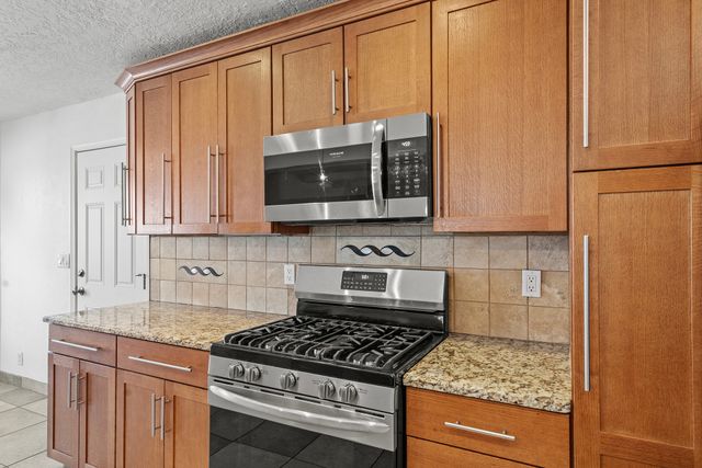 6345 Avenida La Costa NE, Albuquerque, NM 87109