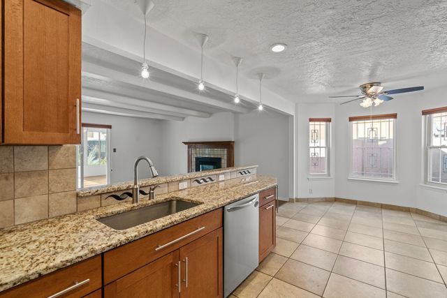 6345 Avenida La Costa NE, Albuquerque, NM 87109