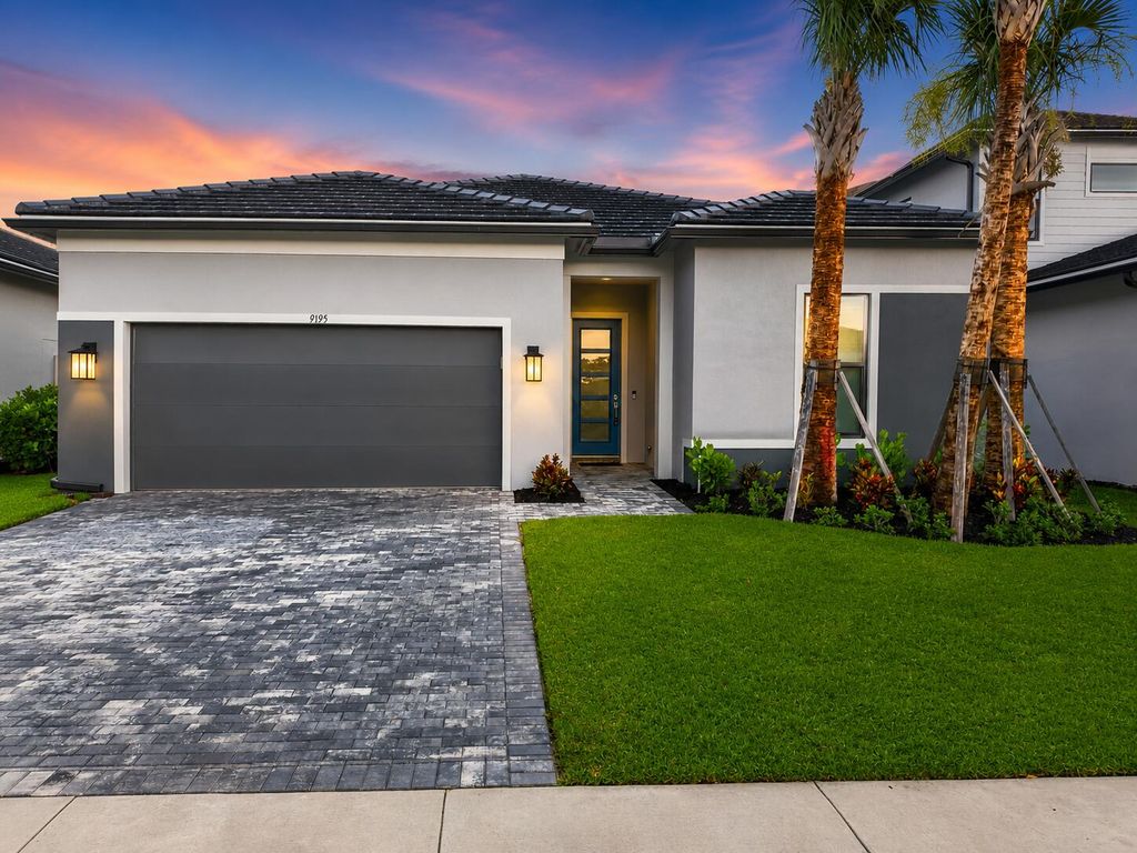 9195 Cape Honey Bee Lane Prestige 19, Lake Worth, FL 33467