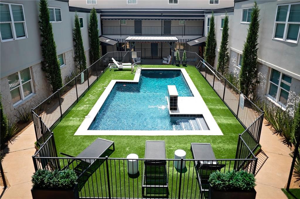 1110 Sherwood Lane 202, Nichols Hills, OK 73116