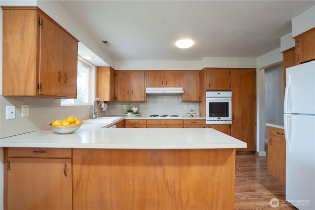 1045 Sunrise Lane, Fircrest, WA 98466