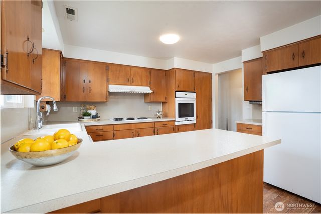 1045 Sunrise Lane, Fircrest, WA 98466