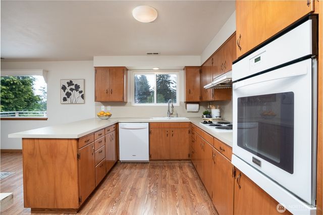 1045 Sunrise Lane, Fircrest, WA 98466