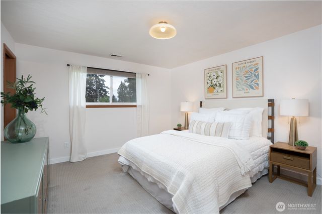 1045 Sunrise Lane, Fircrest, WA 98466