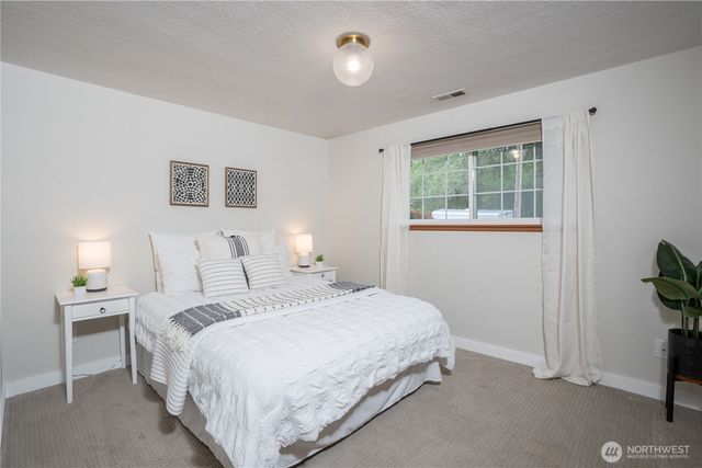 1045 Sunrise Lane, Fircrest, WA 98466