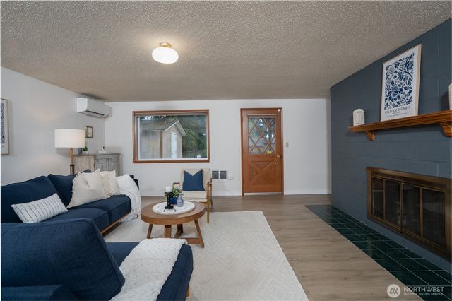 1045 Sunrise Lane, Fircrest, WA 98466