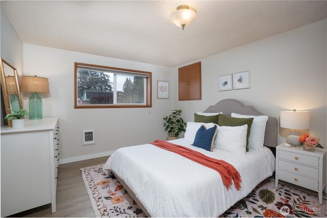 1045 Sunrise Lane, Fircrest, WA 98466