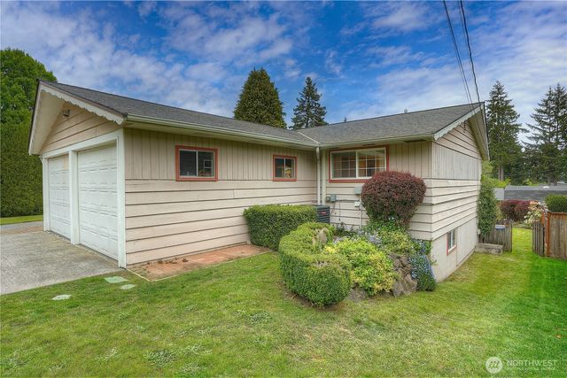 1045 Sunrise Lane, Fircrest, WA 98466