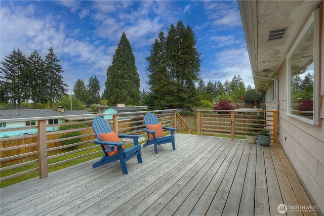 1045 Sunrise Lane, Fircrest, WA 98466