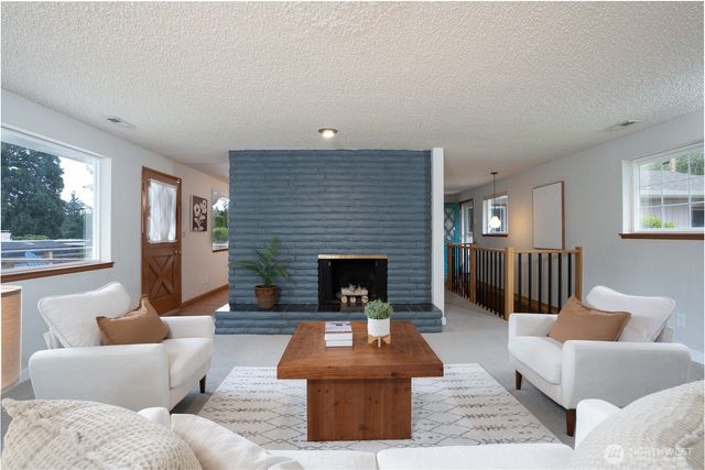 1045 Sunrise Lane, Fircrest, WA 98466