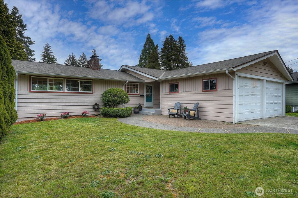 1045 Sunrise Lane, Fircrest, WA 98466