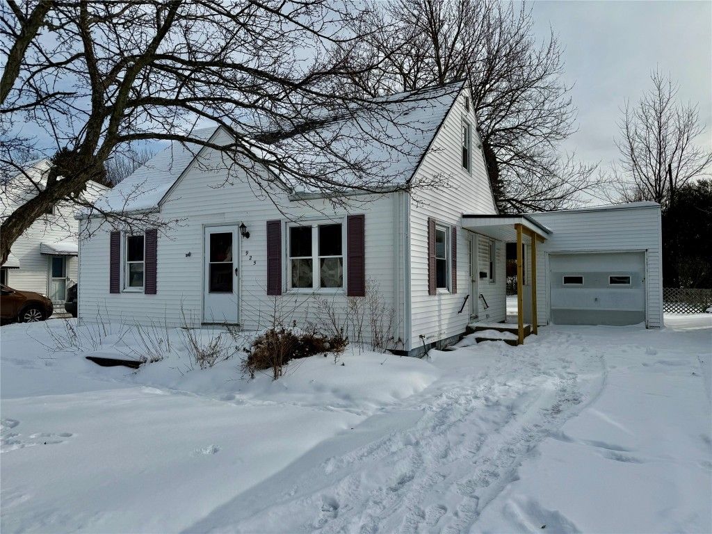 925 E 34TH Street, Erie, PA 16504