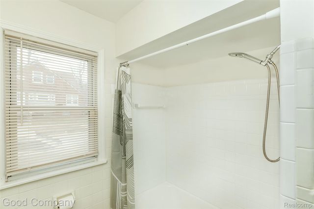 20747 Caledonia Avenue, Hazel Park, MI 48030