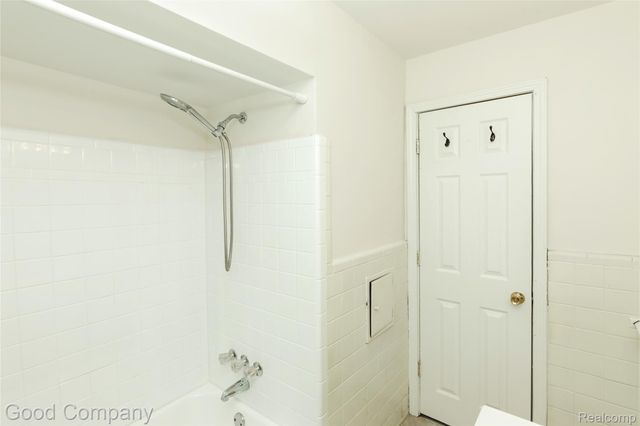 20747 Caledonia Avenue, Hazel Park, MI 48030