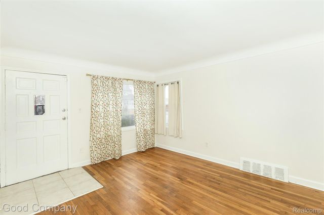 20747 Caledonia Avenue, Hazel Park, MI 48030