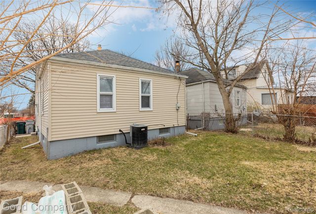 20747 Caledonia Avenue, Hazel Park, MI 48030