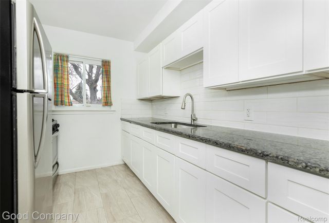 20747 Caledonia Avenue, Hazel Park, MI 48030