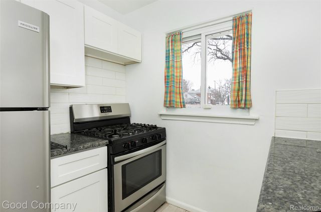 20747 Caledonia Avenue, Hazel Park, MI 48030