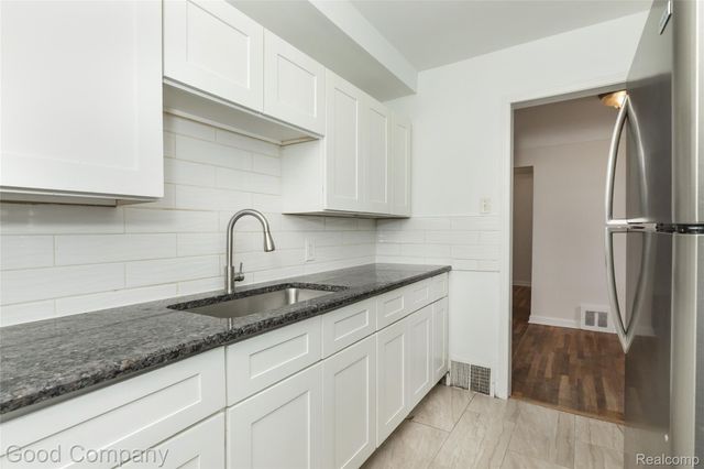 20747 Caledonia Avenue, Hazel Park, MI 48030